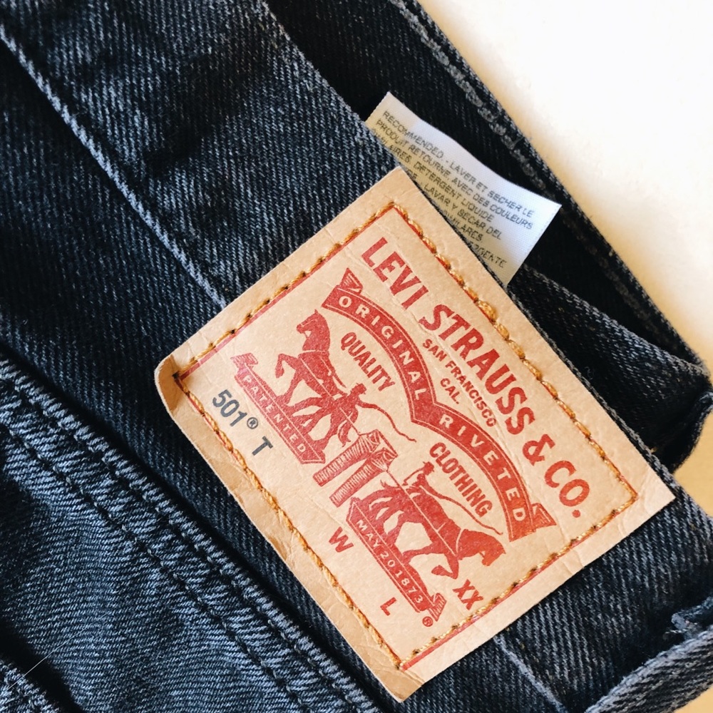 Levi 501 taper jeans